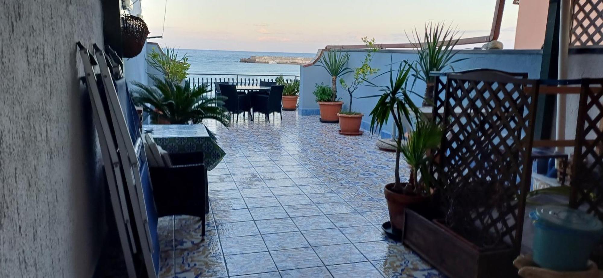 Apartments Mikros Giardini Naxos Rum bild