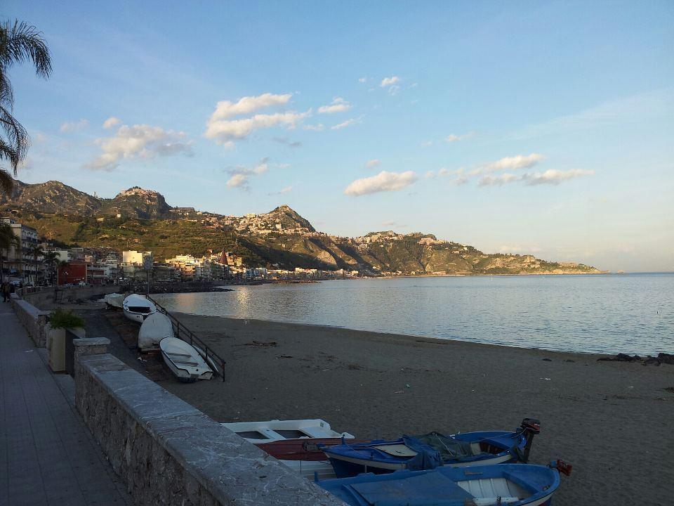 Apartments Mikros Giardini Naxos Rum bild